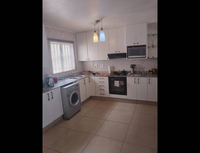 2 BEDROOM APARTMENT FOR SALE IN BEREA WEST